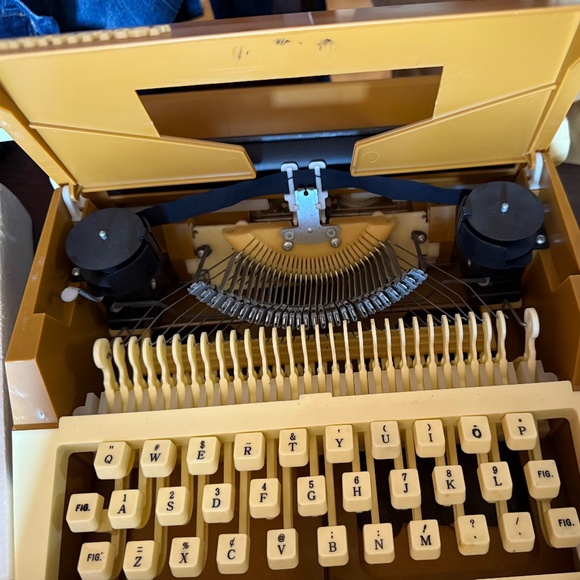 Vintage MARXWRITER Typewriter - Picture 15 of 16